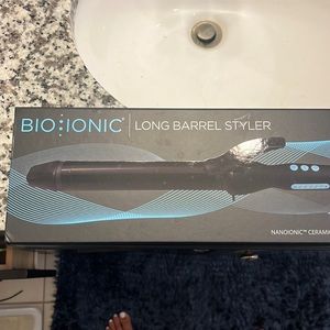 Bioionic long barrel styler curling iron 1.25” pro curling iron. BRAND NEW.